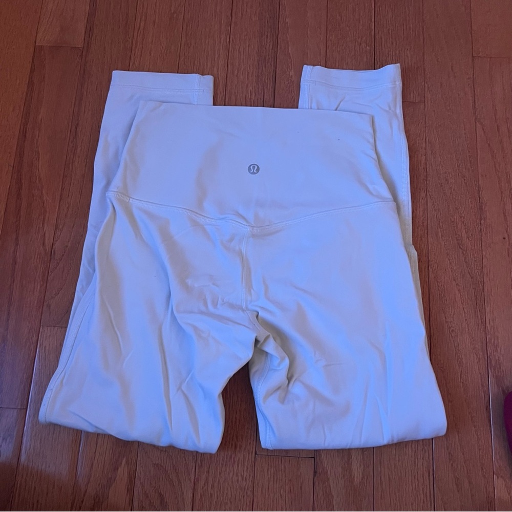 Lululemon cream cropped capri Leggings off white